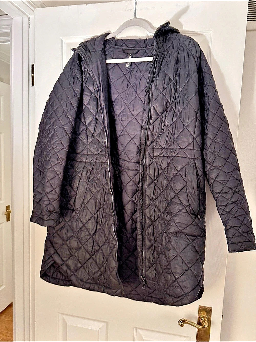 Athleta Quilted Hooded Puffer Coat in Black